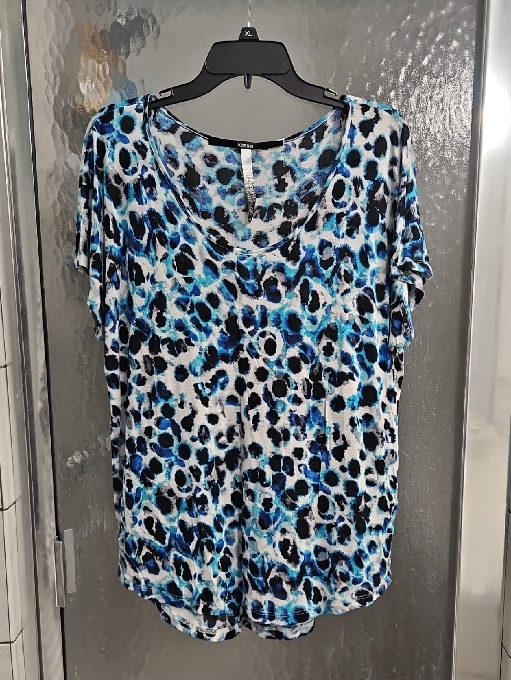 Kensie Blue and Black Leopard-Print Scoop Neck Tee